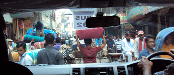 Dhaka_oude_binnenstad_vanuit_auto_gezien_DSC00663_klein.png