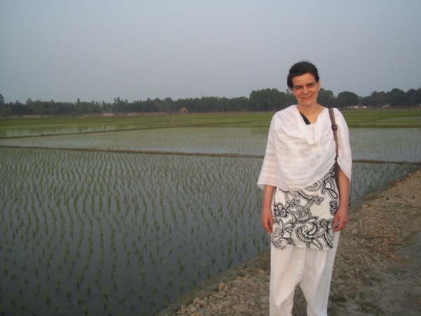 Antje bij een rijstveld